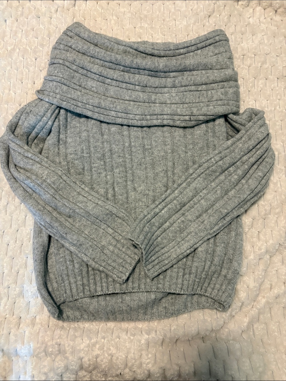 Edikted Cozy Ribbed Off-Shoulder Sweater - Grey